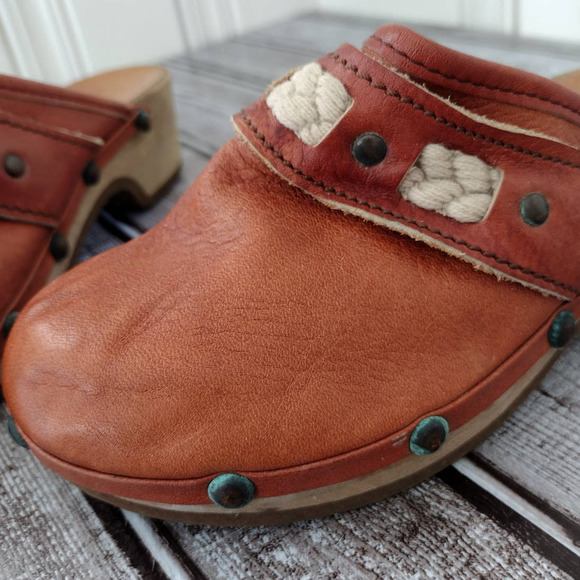 Dr. Scholl's | RARE Vintage Orange-Red Leather Studded Wooden Clogs Cotton Braid - Picture 5 of 16